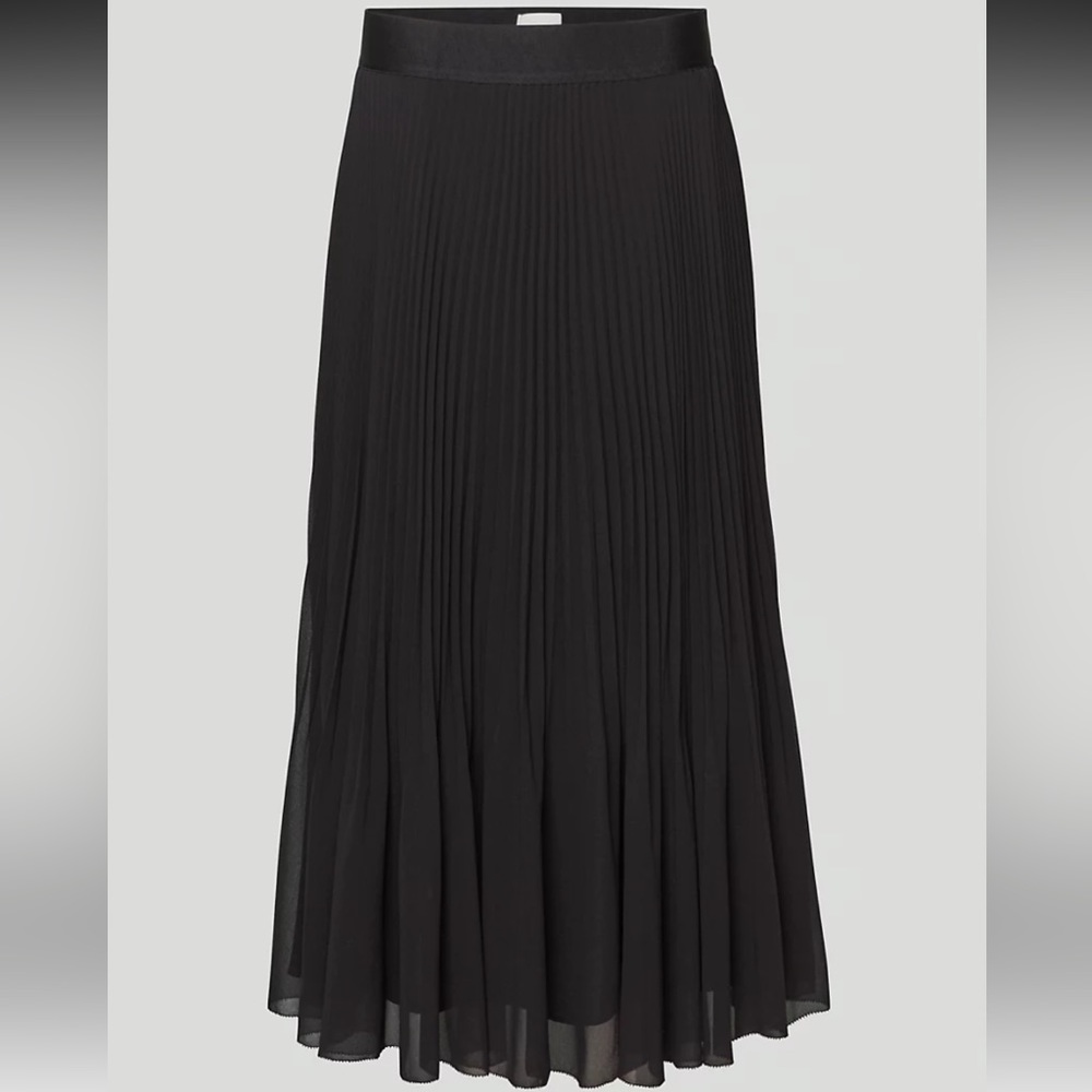 NWT Aritzia Wilfred Twirl Midi Skirt in black Pleated Chiffon xxs